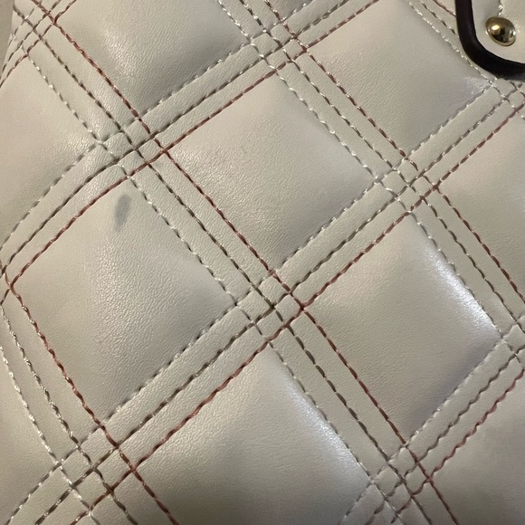 COPY - 🆕 NWT LIZ CLAIBORNE TOTE - Picture 9 of 9